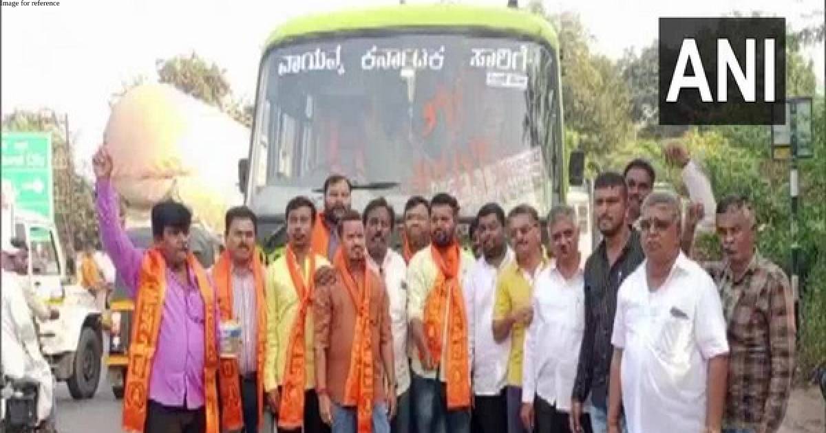 Pune: Maratha Mahasangh protest against Karnataka CM Bommai, paint messages on buses